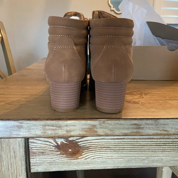 BOC Women’s Alder Round Toe Block Heel Lace-Up Booties  Size 8! Brand new!! - Picture 5 of 8